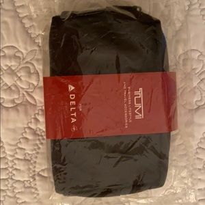 Delta /Tumi Travel Kit